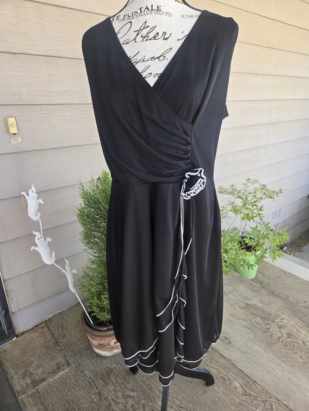 torrid black V neck wrap skirt stretch ruched midi dress size 16 vintage. No Tag